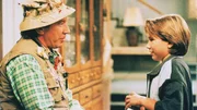 Randy (Jonathan Taylor Thomas, re.) weigert sich, weiterhin ein Zimmer mit seinem jüngeren Bruder Mark zu teilen. Tim (Tim Allen) schlägt ihm vor, den Hobbykeller auszubauen, ein "Zimmer ohne Aussicht". Randy (Jonathan Taylor Thomas, re.) weigert sich, weiterhin ein Zimmer mit seinem jüngeren Bruder Mark zu teilen. Tim (Tim Allen) schlägt ihm vor, den Hobbykeller auszubauen, ein "Zimmer ohne Aussicht".