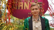 Till Reiners vermittelt Klima-Fakten im Rahmen einer Retro-Gameshow. Till Reiners vermittelt Klima-Fakten im Rahmen einer Retro-Gameshow.