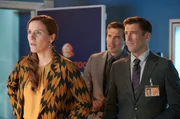 Lesley Carruthers (Bettina Lamprecht) und ihre Mitarbeiter sind not amused.