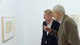 Franz Herzog von Bayern (rechts) mit Galerist Fred Jahn.