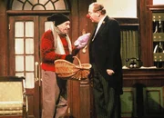 Drei M&auml;nner im Schnee Kom&ouml;die von Charles Lewinsky Tauschen sich aus: Ruedi Walter als Eduard Tobler, Lorenz W&uuml;thrich als Conci&egrave;rge