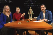 v.li.: Anne-Sophie Moreau, Philosophin und Autorin, Giulia Enders, &Auml;rztin und Autorin, mit Moderator Yves Bossart