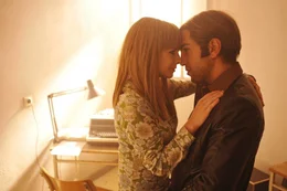 Lena (Josefine Preu&szlig;, l.); Cem (Elyas M'Barek, r.)