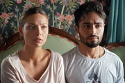 Die Frischverliebten Franzi (Lena Meckel) und Osman (Aram Arami) m&uuml;ssen ihren ersten Beziehungstest bestehen.