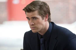 V&ouml;llig blau&auml;ugig l&auml;sst sich Adam Cassidy (Liam Hemsworth) darauf ein, als Spitzel die neueste Innovation eines Konkurrenz-Unternehmens auszuspionieren ...