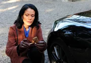 Doris (Simone Ritscher) zündet das Auto von Werner an ... Doris (Simone Ritscher) zündet das Auto von Werner an ...