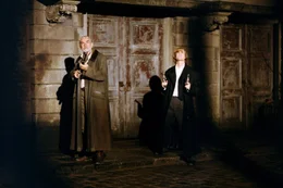 Agent Sawyer (Shane West, r.) und Allan Quatermain (Sean Connery) sind auf der Suche nach dem Phantom, einem Superb&ouml;sewicht, der Venedig in die Luft sprengen will.