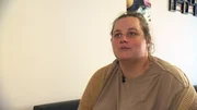 Malena (27) und ihr Ehemann Jerome renovieren ihre Wohnung. Die Zimmer werden neu auf die drei Kinder verteilt. Malena (27) und ihr Ehemann Jerome renovieren ihre Wohnung. Die Zimmer werden neu auf die drei Kinder verteilt.