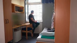 Inhaftiere Tuba muss eine lebensl&auml;ngliche Haftstrafe absitzen. Sie hat drei Menschen ermordet.