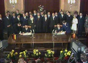 Der Grundlagenvertrag zwischen der Bundesrepublik Deutschland und der DDR wird im Dezember 1972 unterzeichnet.