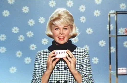 Beverly (Doris Day) wird quasi &uuml;ber Nacht zum Star einer Werbesendung f&uuml;r "Happy'-Seife.