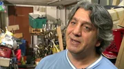 Die Existenz von Erdinc (50) ist in Gefahr. Knapp 15 Jahre lang betrieb er eine gut laufende Firma, über Geld musste er sich keine Sorgen machen. Also fing Erdinc an, Antiquitäten und Trödel zu sammeln.. Die Existenz von Erdinc (50) ist in Gefahr. Knapp 15 Jahre lang betrieb er eine gut laufende Firma, über Geld musste er sich keine Sorgen machen. Also fing Erdinc an, Antiquitäten und Trödel zu sammeln..