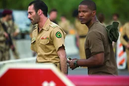 Faris Al Ghazi (Ashraf Barhom, l.); Ronald Fleury (Jamie Foxx, r.)