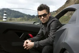 Der ehemalige Stock Car Rennfahrer Dino Brewster (Dominic Cooper) kommt mit einem verlockenden Angebot zu Tobey in die Werkstatt und bringt damit gef&auml;hrliche Steine ins Rollen ...
