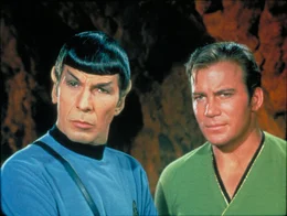 Commander Spock (Leonard Nimoy, l.) und Admiral James T. Kirk (William Shatner, r.) sehen sich mit einer ungew&ouml;hnlichen Gefahr konfrontiert.
