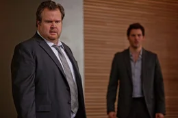 Der Spa&szlig; ist vorbei: Marty (Eric Stonestreet) ist von dem Leichenfund geschockt.