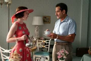 L-R: Miriam 'Midge' Maisel (Rachel Brosnahan), Abe Weissman (Tony Shalhoub)