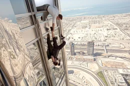 Bei dem Einsatz f&uuml;r die Menschheit sind William Brandt (Jeremy Renner, oben) und Ethan Hunt (Tom Cruise, unten) auf dem h&ouml;chsten Turm der Welt unterwegs. Wird die Luft da oben zu knapp f&uuml;r die beiden?