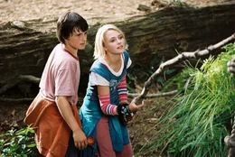 Jess (Josh Hutcherson, li.) und Leslie (AnnaSophia Robb) lieben das Abenteuer.