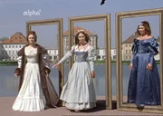 Gedreht wurde diese Dokumentation von 1971 &uuml;ber die Modebranche in M&uuml;nchen zusammen mit dem Ballettensemble des Staatstheaters am G&auml;rtnerplatz. Auf einer improvisierten B&uuml;hne z. B. vor dem Schloss Nymphenburg werden in t&auml;nzerischer Weise Modekollektionen vorgef&uuml;hrt. Es geht aber auch raus aufs Land zu einem See, um Damenbademoden vorzuf&uuml;hren. Zu Wort kommen Modesch&ouml;pfer wie Rudolph Moshammer, Heinz Oestergaard und andere. Sie belegen, warum damals Mode aus M&uuml;nchen ein Qualit&auml;tssiegel war.