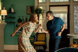 l-r: Ellie (Leslie Bibb), Sebastian (Sebastian Maniscalco)