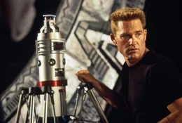 Colonel O'Neil (Kurt Russel)