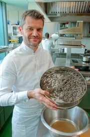 Der junge Enrico Bartolini ist der erste Koch in der Geschichte der Michelin-Sterne, dem zeitgleich vier Sterne f&uuml;r mehrere seiner Restaurants verliehen wurden.
