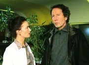 Dr. Ruth Waldner (Dorothee Reize) kann ihren Mann Dr. Ulrich Waldner (Hartmut Becker) nicht &uuml;berreden, den defekten Herzschrittmacher austauschen zu lassen.