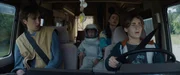 Toms Bruder Elmar (Anton Noltensmeier) f&auml;hrt den Camper wieder zur&uuml;ck nach Lunau. Mit dabei sind der Nachbar der Gro&szlig;eltern Nick (Jona Volkmann) und Elmars Geschwister Nina (Lilli Lacher) und Tom (Theo Kretschmer).