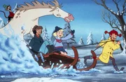 Pippis Pferd "Kleiner Onkel" ist völlig fertig von Pippis Versuch, ihm Skispringen beizubringen. Also spannt sie sich selbst vor den Schlitten.