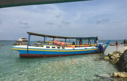 Boot am Strand der Insel Belitung.