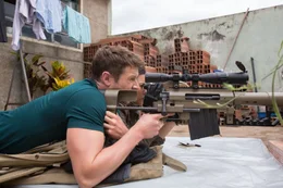 Die US-Drogenbeh&ouml;rde beauftragt den Marine-Sniper Brandon Beckett (Chad Michael Collins und die Agentin Kate Estrada (Danay Garcia) damit, den Killer auszuschalten und den Drogenbaron in die USA zu bringen.   Die Verwendung des sendungsbezogenen Materials ist nur mit dem Hinweis und Verlinkung auf TVNOW gestattet.