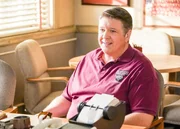 Lance Barber (George Cooper Sr.).