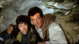 Die Gangster sind hinter Gabe (Sylvester Stallone) und Jessie (Janine Turner) her..