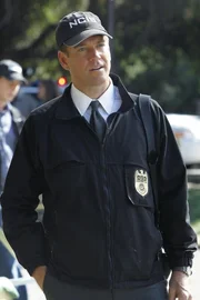 Um gemeinsam Jagd auf den M&ouml;rder eines Wissenschaftlers zu machen, tut sich das NCIS-Team um Gibbs und DiNozzo (Michael Weatherly) mit einer Anti-Terror-Einheit zusammen ...
