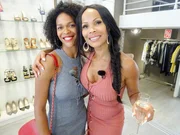 Eliene (r.) zusammen mit ihrer Shoppingbegleitung Elisangela.