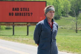 Mildred Hayes (Frances McDormand) m&ouml;chte nicht hinnehmen, dass der Mord an ihrer Tochter unges&uuml;hnt bleibt.