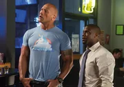 In seiner Schulzeit war der &uuml;bergewichtige Bob (Dwayne Johnson, l.) das Opfer von Mobbing und fand in dem erfolgreichen  Vorzeigesch&uuml;ler Calvin (Kevin Hart, r.) seinen einzigen Freund. 20 Jahre sp&auml;ter treffen sich die beiden wieder.
