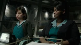 Elisa Esposito (Sally Hawkins, l.); Zelda Delilah Fuller (Octavia Spencer, r.)