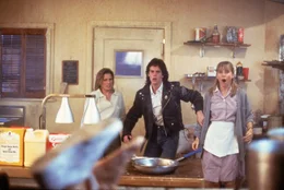 Meg (Shawnee Smith, l.), Brian (Kevin Dillon, M.) und Fran (Candy Clark, r.) k&ouml;nnen kaum glauben, was sie da sehen ...