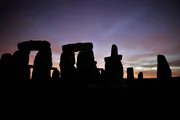 Sonnenaufgang &uuml;ber Stonehenge  Die Verwendung des sendungsbezogenen Materials ist nur mit dem Hinweis und Verlinkung auf RTL+ gestattet.