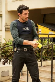 Noah Mills as Jesse.