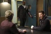 (v.l.n.r.) Laverne Holt (L. Scott Caldwell);Ray Holt (Andr&eacute; Braugher); Jake Peralta (Andy Samberg)