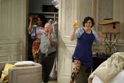 (v.l.n.r.) Randi (Kyla Pratt); Phil (Leslie Jordan); Kat (Mayim Bialik)