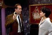 Was hat Julia Costello (Carla Gugino, r.) mit dem Mord an dem Verteidigungsminister zu tun? Der Cop Rick Santoro (Nicolas Cage, l.) geht der Sache auf den Grund ...; Was hat Julia Costello (Carla Gugino, r.) mit dem Mord an dem Verteidigungsminister zu tun? Der Cop Rick Santoro (Nicolas Cage, l.) geht der Sache auf den Grund ...