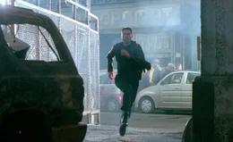 John Anderton (Tom Cruise) ist auf der Flucht &ndash; gejagt vom System, das er einst verteidigte.