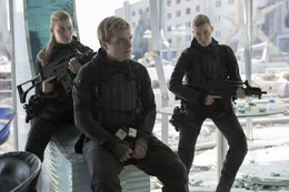 L - R: Misty Ormiston, Josh Hutcherson als Peeta Mellark, Kim Ormiston
