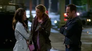 Detective Dani Beck (Connie Nielsen, M.) und Detective Elliot Stabler (Christopher Meloni) befragen das junge M&auml;dchen Belinda Holt (Charlie Ray). Es kannte das Mordopfer und geht ebenfalls auf dem 'Babystrich' anschaffen.