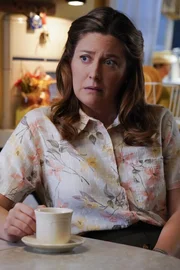 Zoe Perry (Mary Cooper).