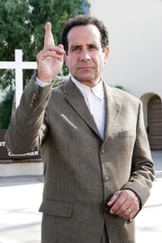 Monk (Tony Shalhoub) trifft nach 39 Jahren auf seinen verschollen geglaubten Vater Jack, einen Lkw-Fahrer aus Texas. Die Umstände des Wiedersehens sind allerdings wenig erfreulich, da Jack Monk wegen Widerstands gegen die Staatsgewalt inhaftiert wurde. Monk (Tony Shalhoub) trifft nach 39 Jahren auf seinen verschollen geglaubten Vater Jack, einen Lkw-Fahrer aus Texas. Die Umstände des Wiedersehens sind allerdings wenig erfreulich, da Jack Monk wegen Widerstands gegen die Staatsgewalt inhaftiert wurde.